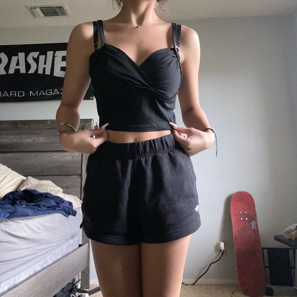 Super cute cropped black SHEIN top!